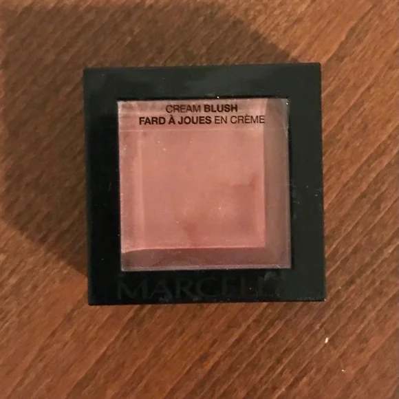 Makeup - Picture 3 of 3